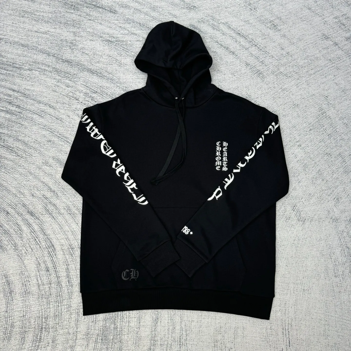 P400 Chrome Herat 25 1988 limited Sanskrit printed hooded sweatshirt Size: S/M/L The fabric is made of fleece 420g cotton. The printing uses a variety of printing processes. Thermosetting ink printing.